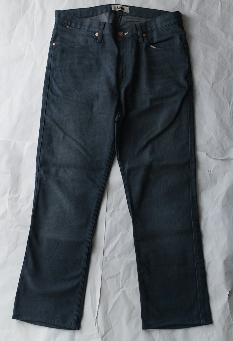 Security trousers stitching and pocket structure